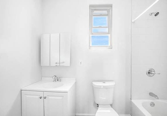 5th image of 1606 Van Buren St Floor 2