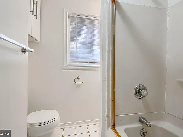 1138 W Lombard St — Photo 13