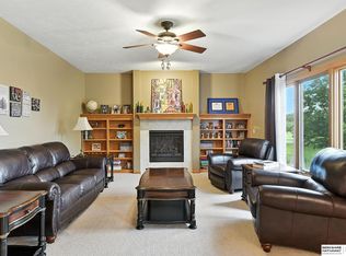 1915 S 199th St, Omaha, NE 68130