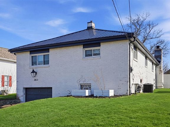 3rd image of 2833 Oak St