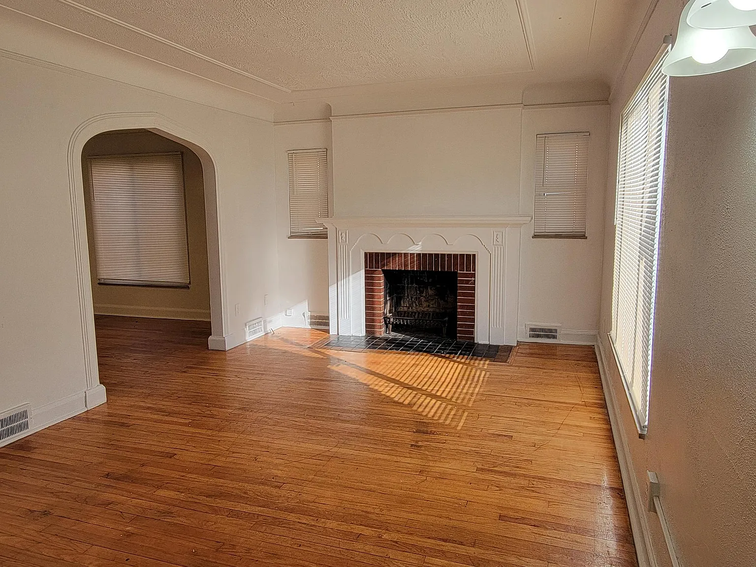 2 bed, 1044 sqft, $1,250 — Photo 2
