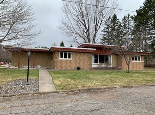 1001 W Ross St, Iron River, MI 49935