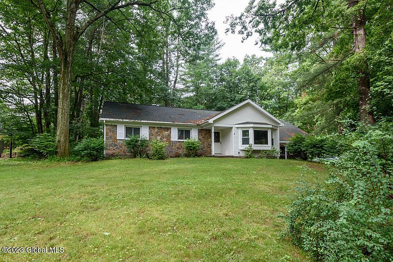 2nd image of 10 Pine Ridge Drive