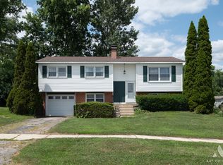 7756 Chestnut Ave, Woodridge, IL 60517