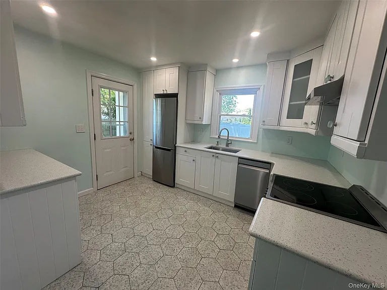 9 Bolton Dr — Photo 4