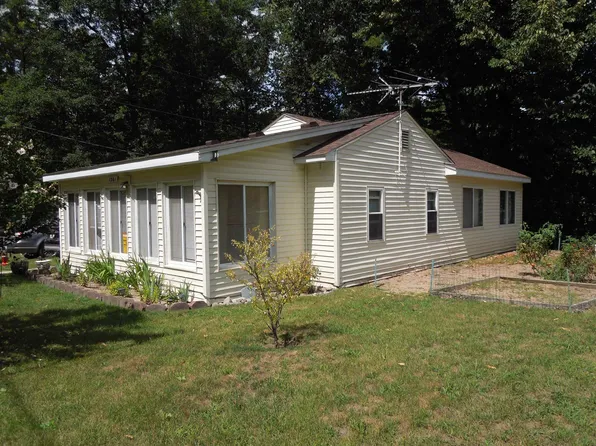 1361 Elm Blvd, Beaverton, MI 48612