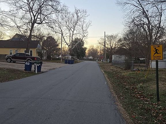 5th image of 216 N Cypress St