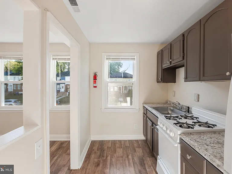 5424 Belle Vista Ave — Photo 8