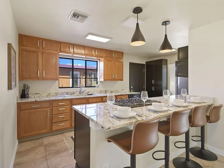 1322 E Miles St — Photo 5