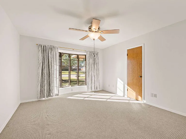 507 Crestview Dr — Photo 21