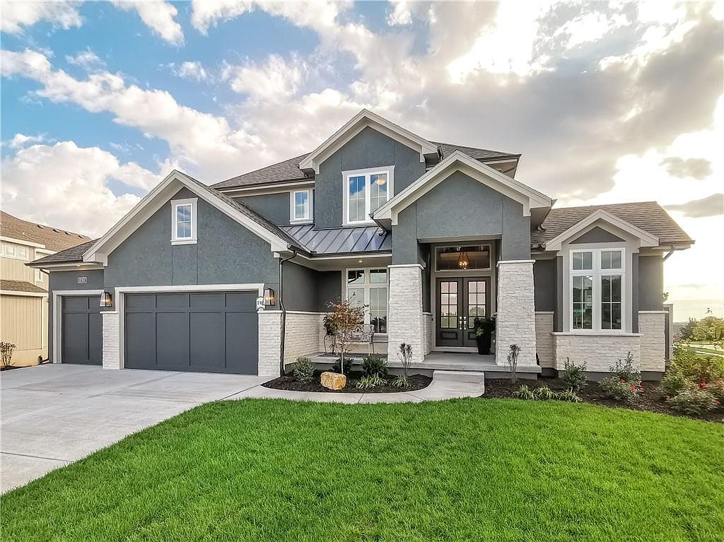 15915 Glenfinnan Way