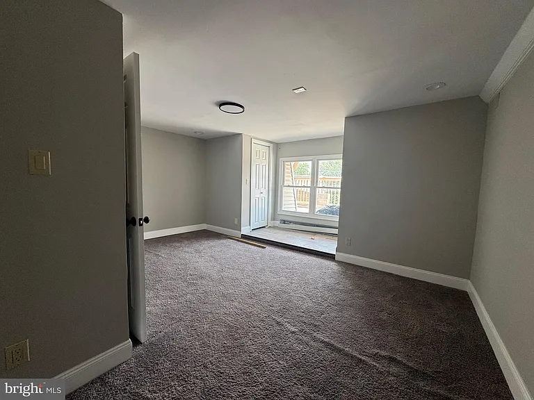 242 N Broadway #B — Photo 8