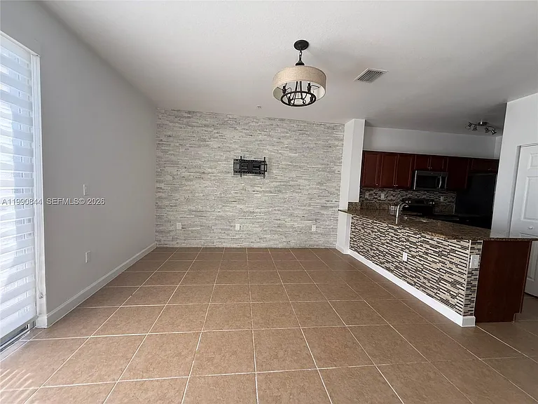 134 SE 28th Ter #6 — Photo 25