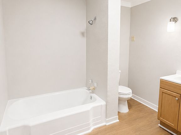 4th image of 104 Spring St