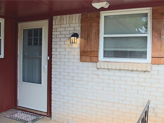2nd image of 123 NE 11th St