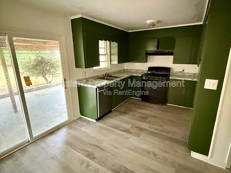 4158 Log Cabin Dr — Photo 6