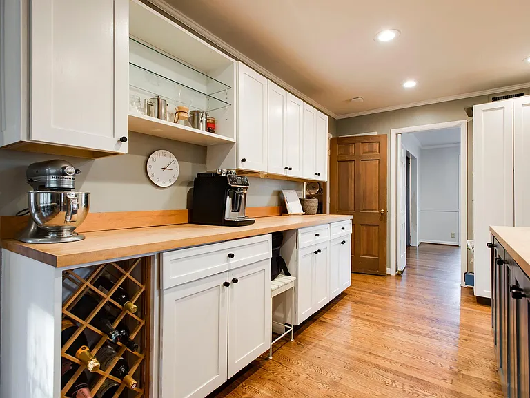 1745 Kingsbury Dr — Photo 10