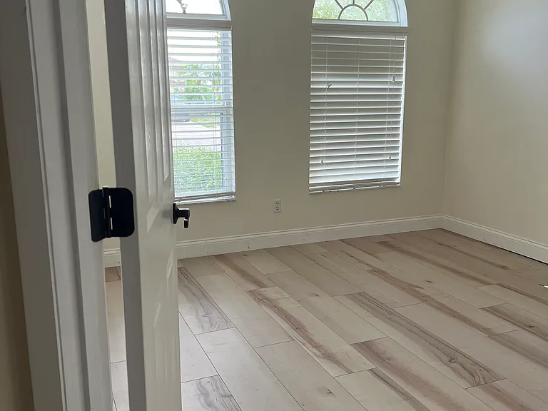 4843 14th Ave E — Photo 8