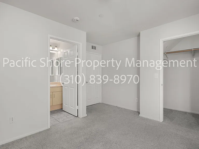 Motor Apartments — Photo 8