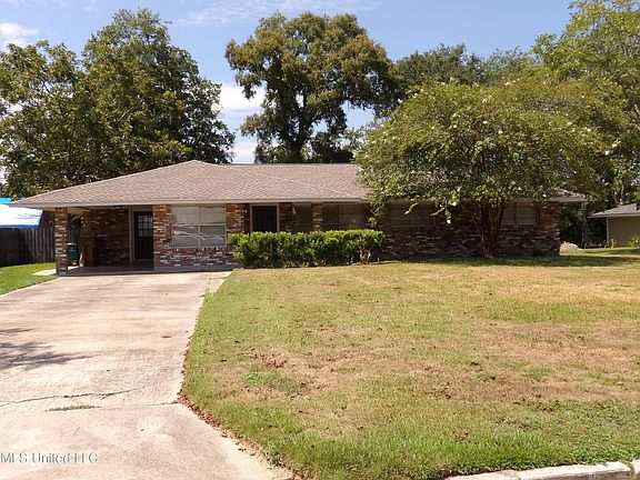 2nd image of 310 Lynwood Cir