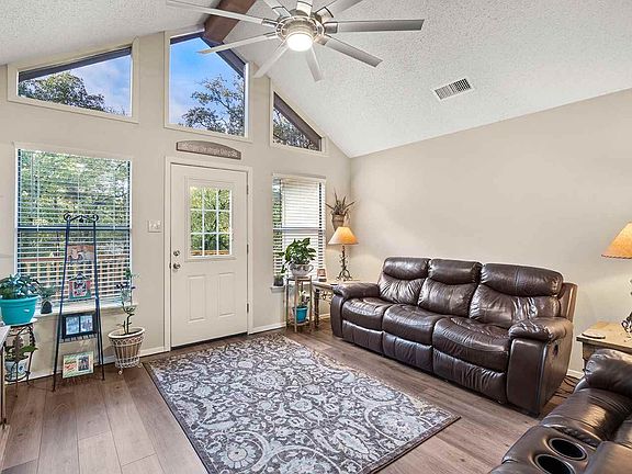 5th image of 244 Knollwood Ln
