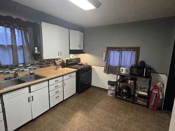 3rd image of 419 Buffalo St