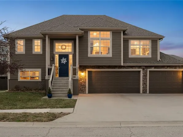 10507 Augusta Dr, Kansas City, KS 66109