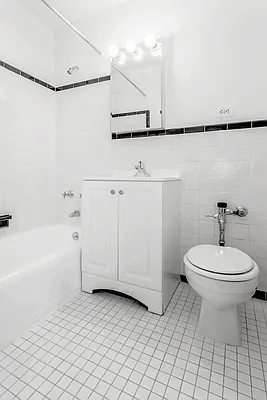 Rented by Olnick Organization | media 1
