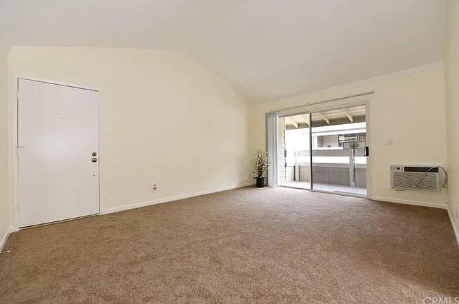 1 bed, 633 sqft, $2,300 — Photo 2