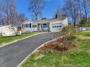 124 Wood Ridge Dr, Stamford, CT 06905