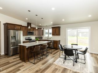 2613 Boston Dr, Bismarck, ND 58504