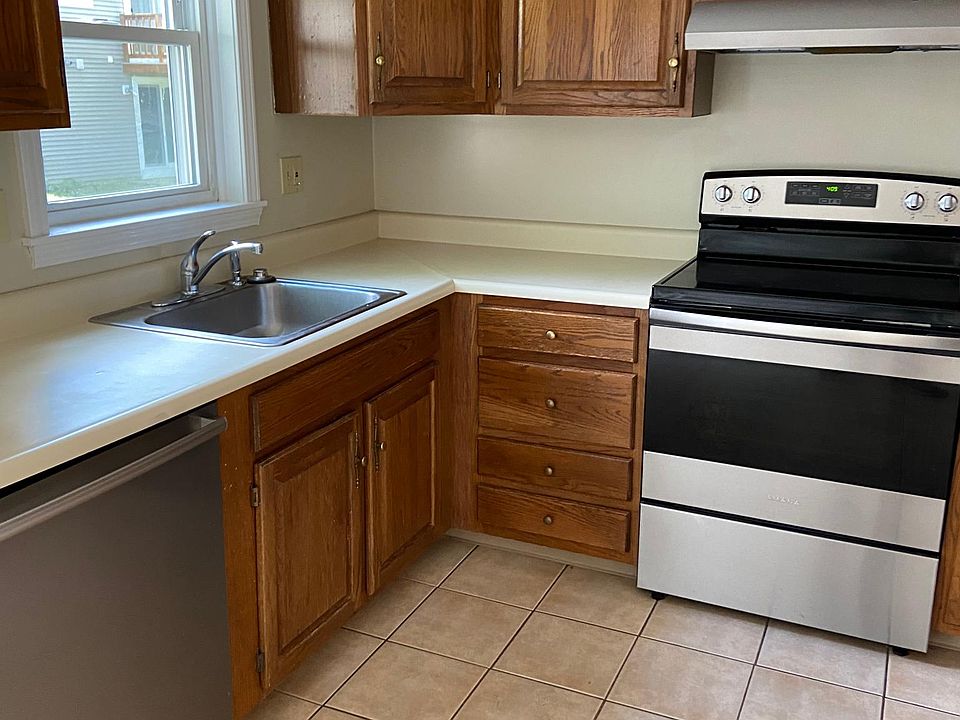 1st image of 11 Oakwood Cir APT 10