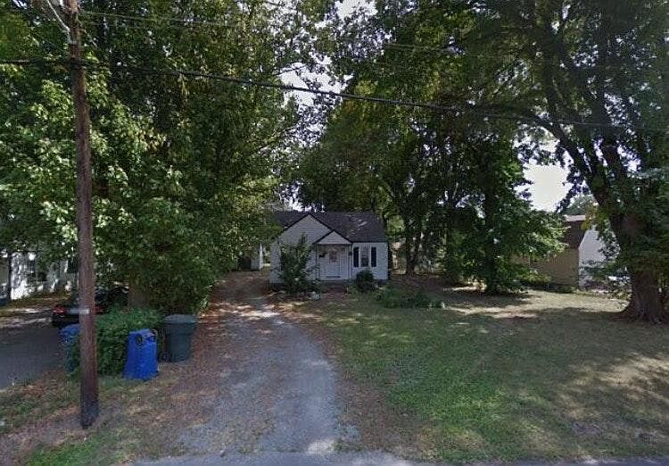 1st image of 206 Eastwood Dr