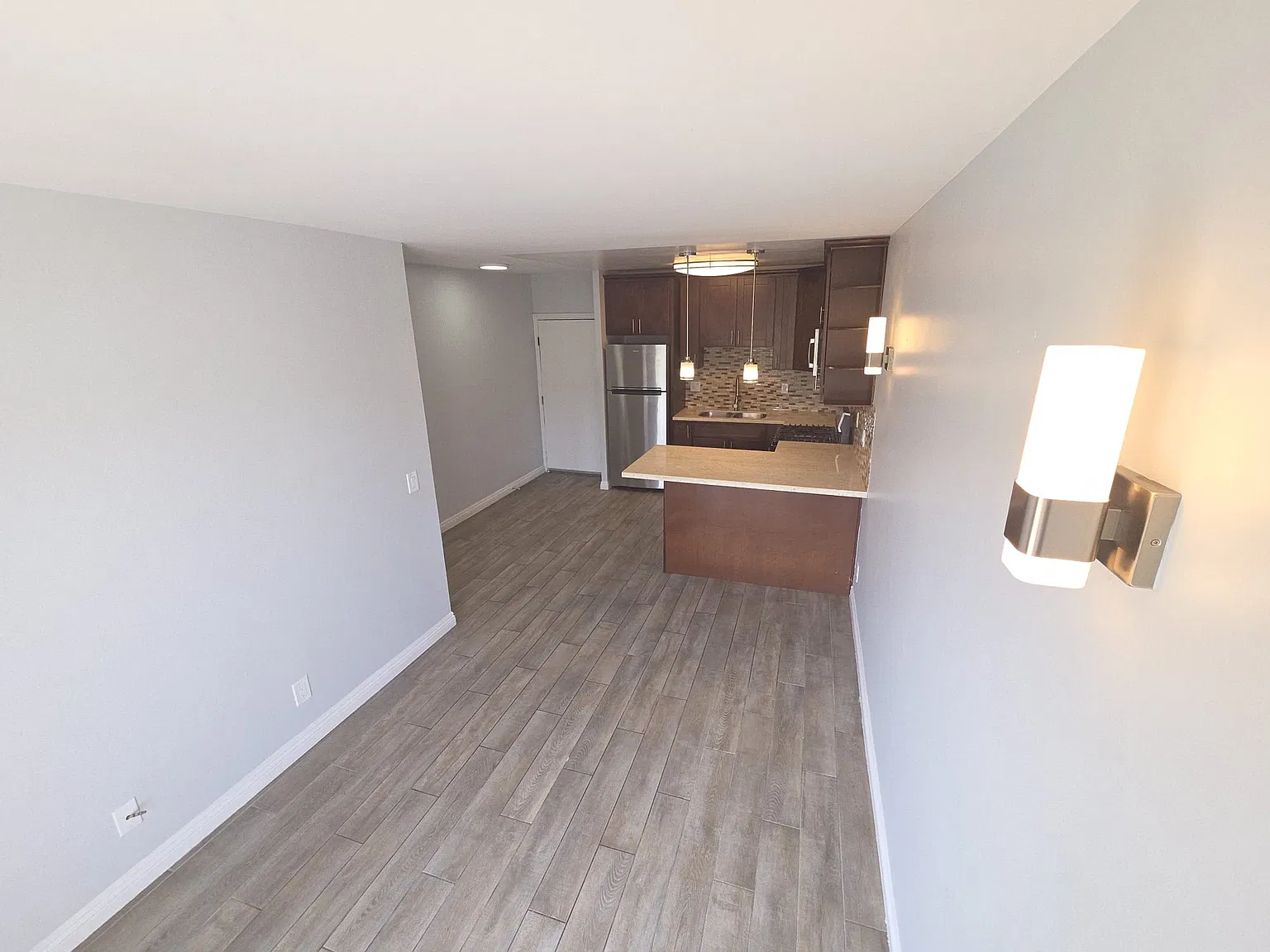 2518 W 5th st — Photo 2