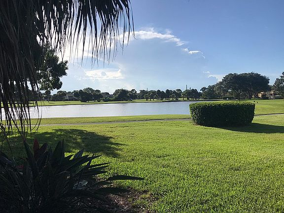 4th image of 218 Country Club Dr