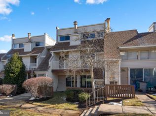 1043 Warwick Ct, Sterling, VA 20164