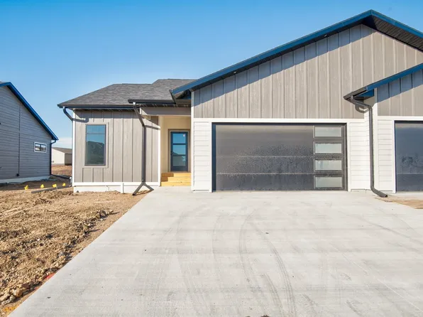 1940 35th St Unit B, Spirit Lake, IA 51360