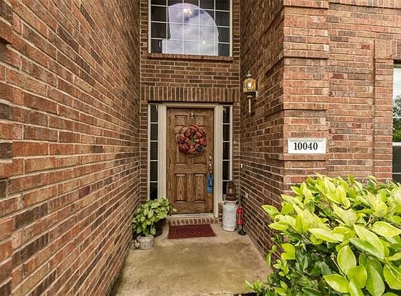 3rd image of 10040 Voss Ave