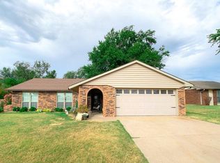904 Rosedale Dr, Ponca City, OK 74604