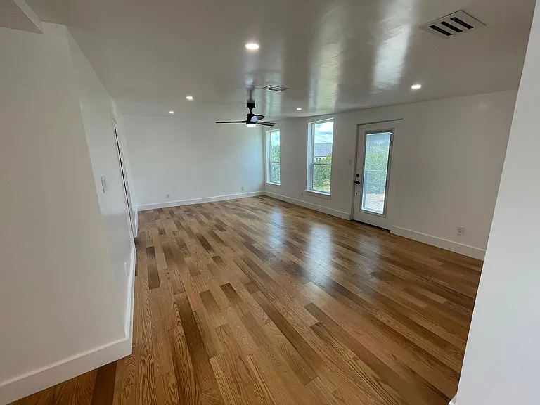 31 Heathrow Ln — Photo 24