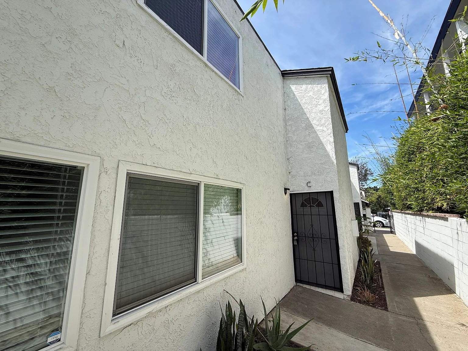 3 bed, 1200 sqft, $3,300 — Photo 1