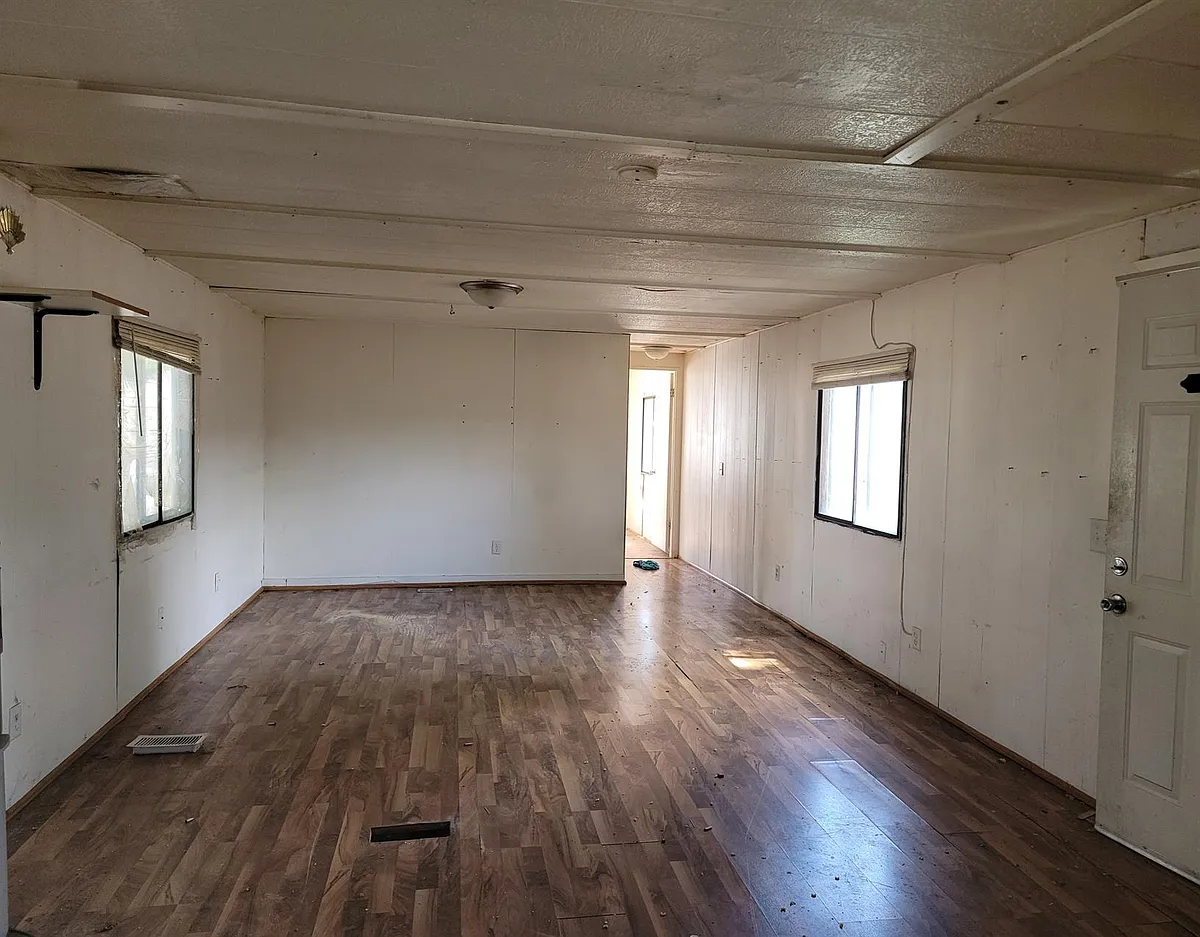 Building Photo - 701 Countryside Trailer Ct S