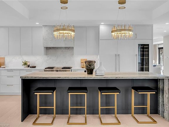 5th image of 841 Danforth Pl