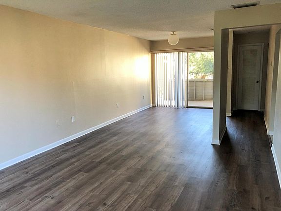 4th image of 606 Windrush Bay Dr