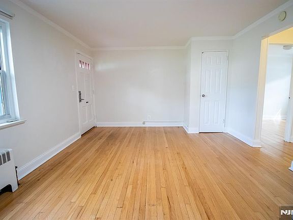 3rd image of 370 Esplanade #21
