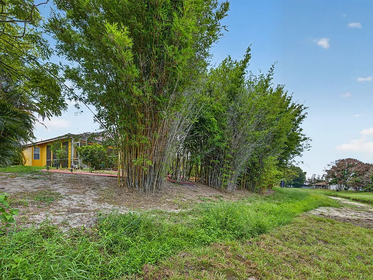 3077 SE Galt Cir — Photo 45