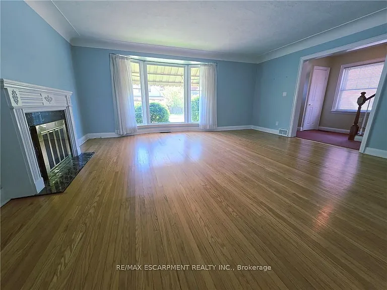 2047 James St — Photo 6