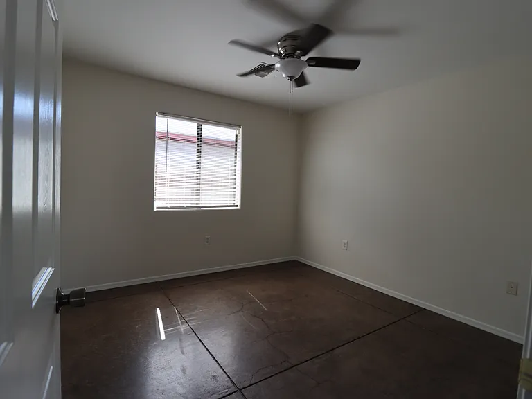 1020 E Silver St — Photo 19