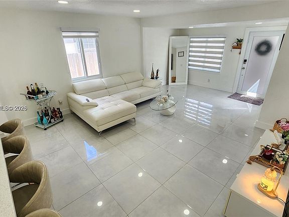 5th image of 734 W 32nd St