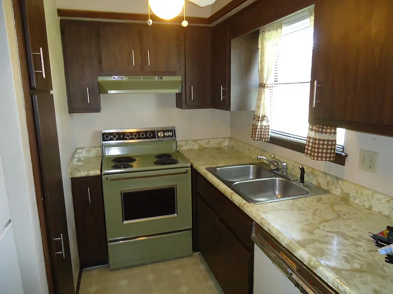 151 Saint Clair St — Photo 5